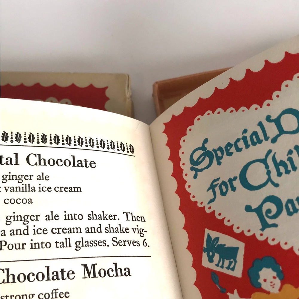 Vintage Holiday Drink Books (2) - Picture 10 of 16